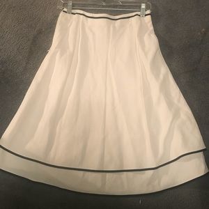 Ann Taylor Loft White w/ navy blue trim MIdi skirt